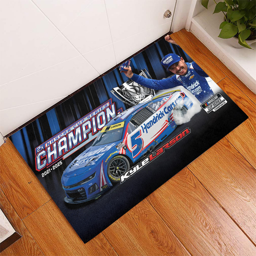 Kyle Larson 2025 NASCAR Cup Series Champion Doormat – TANTN18288